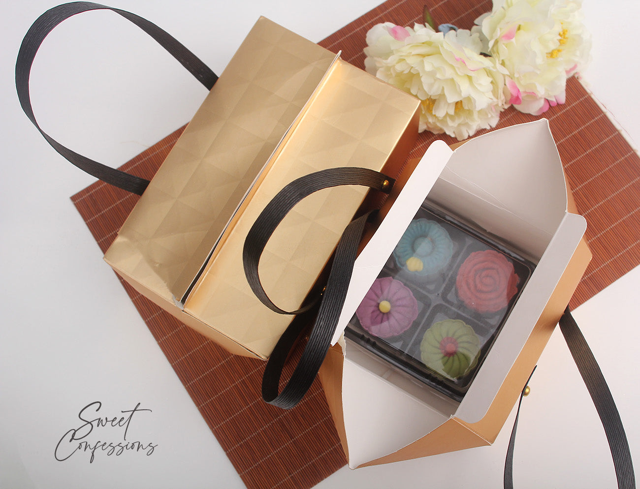 Gold gift packaging box mooncake box with handle carrier box chinese new year festive box