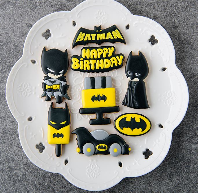 8pcs Batman batmobile cookie cutters for happy birthday biscuits with royal icing cutter