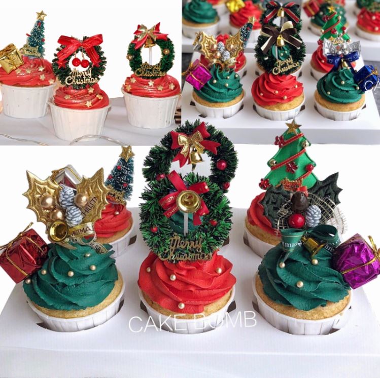 5pcs xmas toppers Christmas topper cake tree wreath cake toppers holly leaf cupcake topper