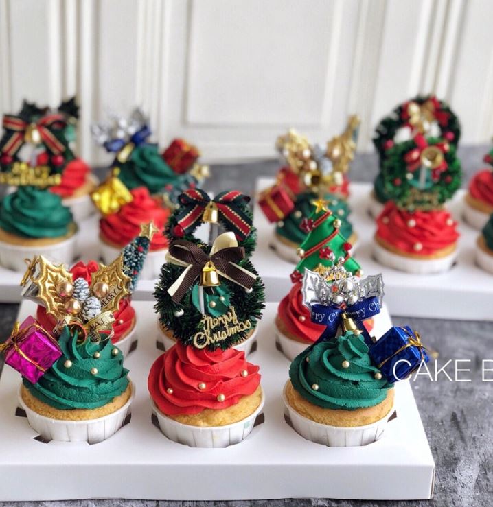 5pcs xmas toppers Christmas topper cake tree wreath cake toppers holly leaf cupcake topper