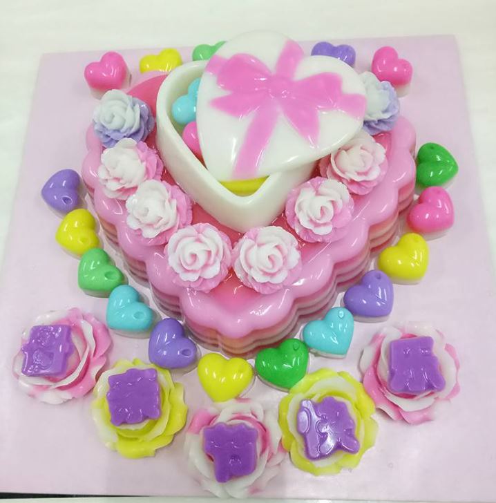 8 inch Heart jelly mould plastic pinata valentine love shape cake mold