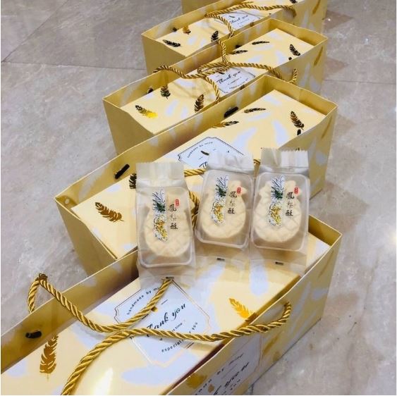 Macaron box 8 cavity 50g 80g mooncake box gold yellow feather mooncake gift box dessert pa1ckaging box