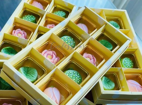 Macaron box 8 cavity 50g 80g mooncake box gold yellow feather mooncake gift box dessert pa1ckaging box