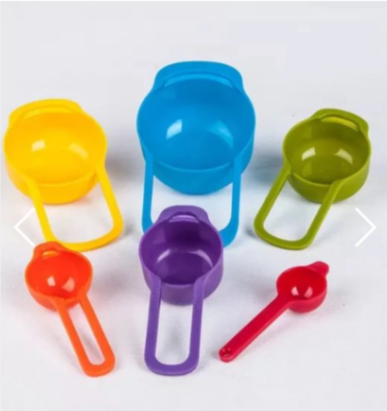 Measuring spoons and American measurement cups baking tool