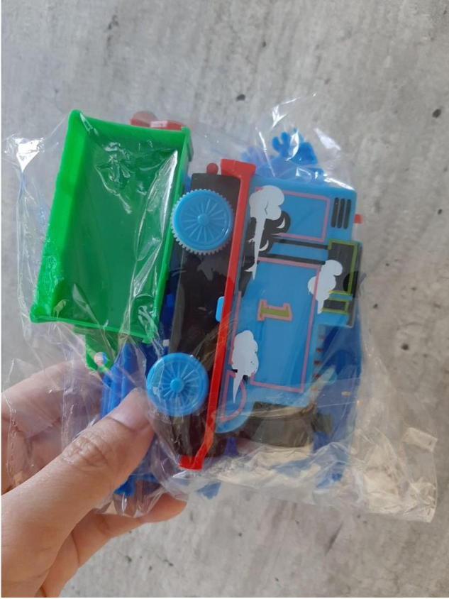 Moving Thomas and train tracks & train cake topper - make your own cake and fit up the tracks and train